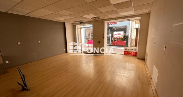 Location Local commercial 4 pièces 65 m² - Bagnols-sur-cèze 30200