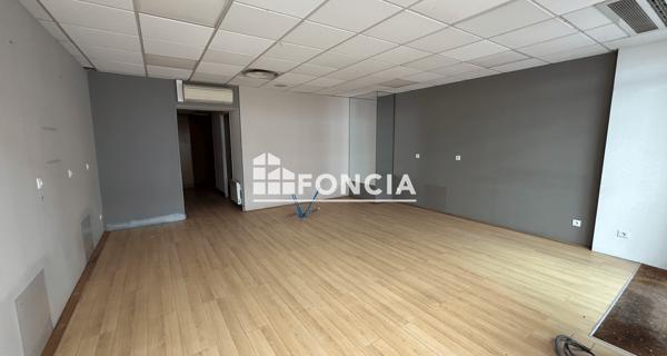 Location Local commercial 4 pièces 65 m² - Bagnols-sur-cèze 30200
