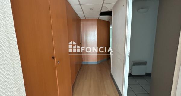 Location Local commercial 4 pièces 65 m² - Bagnols-sur-cèze 30200
