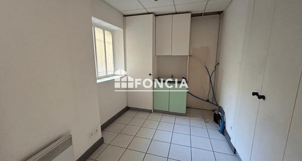 Location Local commercial 4 pièces 65 m² - Bagnols-sur-cèze 30200