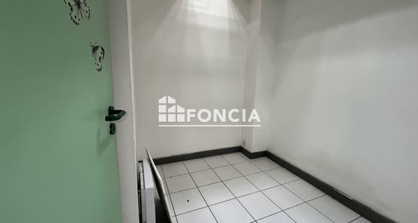 Location Local commercial 4 pièces 65 m² - Bagnols-sur-cèze 30200