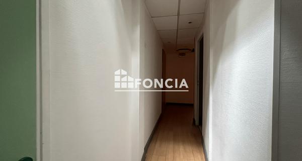 Location Local commercial 4 pièces 65 m² - Bagnols-sur-cèze 30200