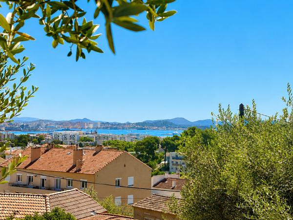 Maison
         4 pièces
        - 120 m² Bien prestige 447 000 € *