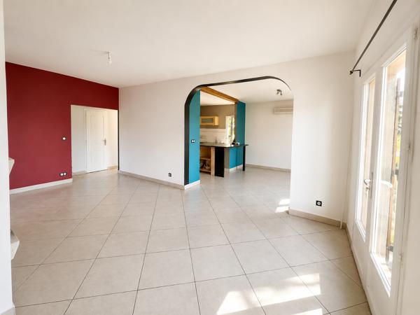 Maison
         4 pièces
        - 120 m² Bien prestige 447 000 € *
