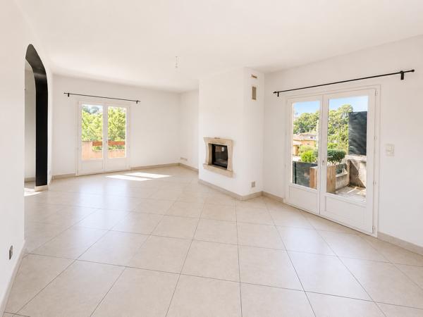 Maison
         4 pièces
        - 120 m² Bien prestige 447 000 € *