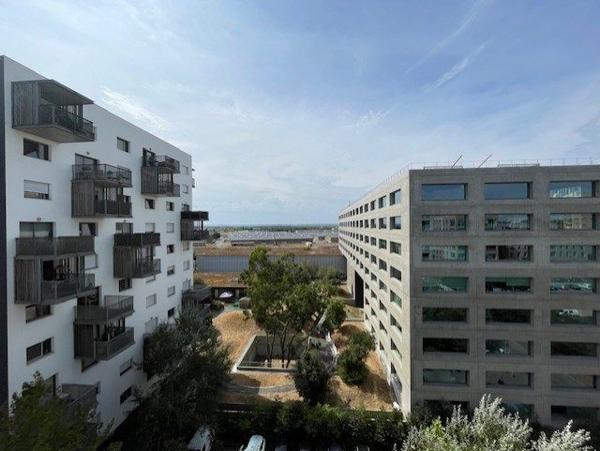 JOLI T3 avec son grand balcon à l’ouest, à proximité du métr