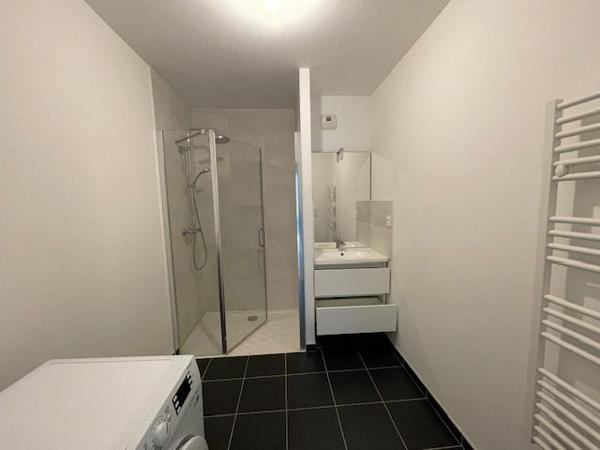 JOLI T3 avec son grand balcon à l’ouest, à proximité du métr