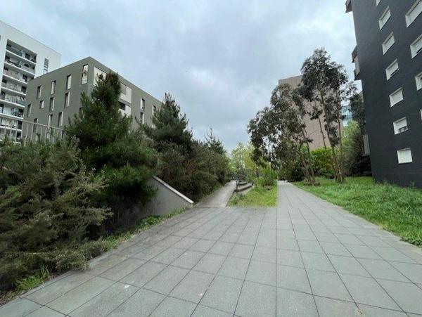 JOLI T3 avec son grand balcon à l’ouest, à proximité du métr