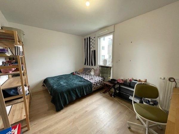 JOLI T3 avec son grand balcon à l’ouest, à proximité du métr