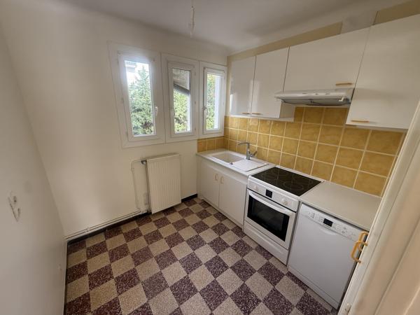 À vendre - Appartement, 4 pièces situé à Béziers (34500)
