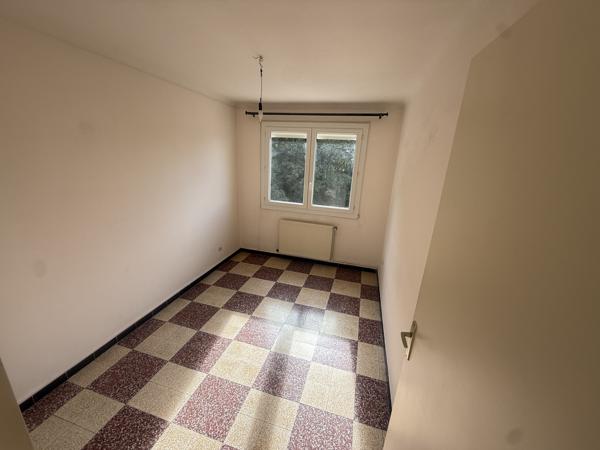 À vendre - Appartement, 4 pièces situé à Béziers (34500)