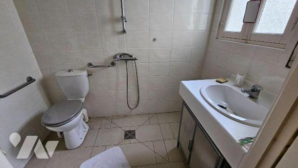 A vendre, En Charente Maritime, Royan, Quartier de la Métairie et de Pontaillac, le bien est si...