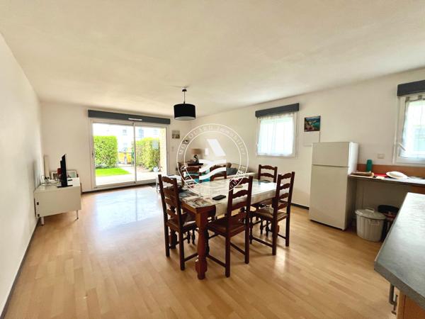 MOCQUARD Immobilier vous propose en exclusivité, cet appartement situé à seulement 10mn à pied des commerces.