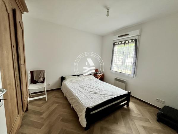 MOCQUARD Immobilier vous propose en exclusivité, cet appartement situé à seulement 10mn à pied des commerces.