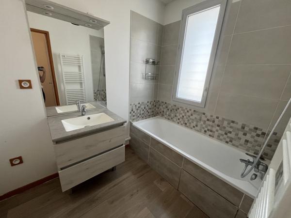 Maison à louer 1 150 € CC Bruguières 4 p 93 m² DPE C