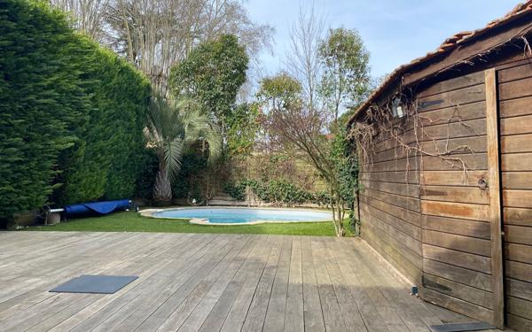 Maison à vendre    5 pièces •  Bordeaux