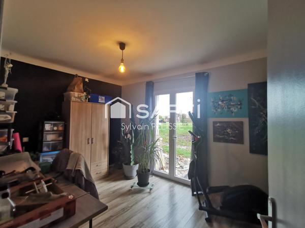 Maison lumineuse avec piscine et 5 suites, au calme de la campagne.