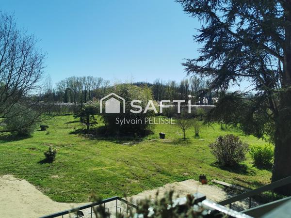 Maison lumineuse avec piscine et 5 suites, au calme de la campagne.