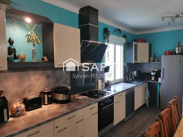 Maison lumineuse avec piscine et 5 suites, au calme de la campagne.