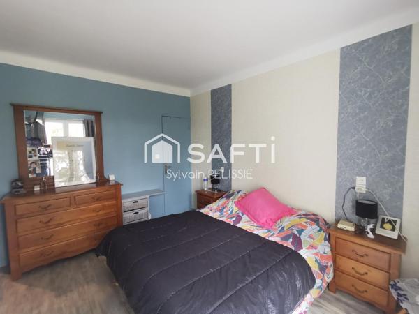 Maison lumineuse avec piscine et 5 suites, au calme de la campagne.