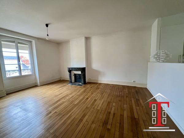 ANGERS HYPERCENTRE - APPARTEMENT T3 HAUSSMANIEN
