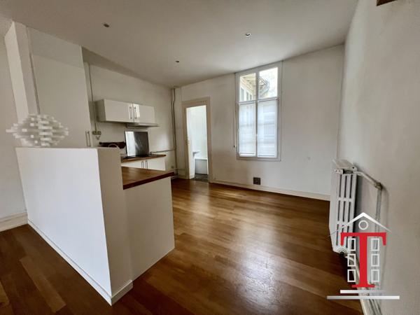 ANGERS HYPERCENTRE - APPARTEMENT T3 HAUSSMANIEN