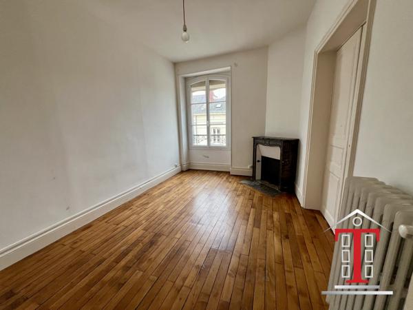 ANGERS HYPERCENTRE - APPARTEMENT T3 HAUSSMANIEN