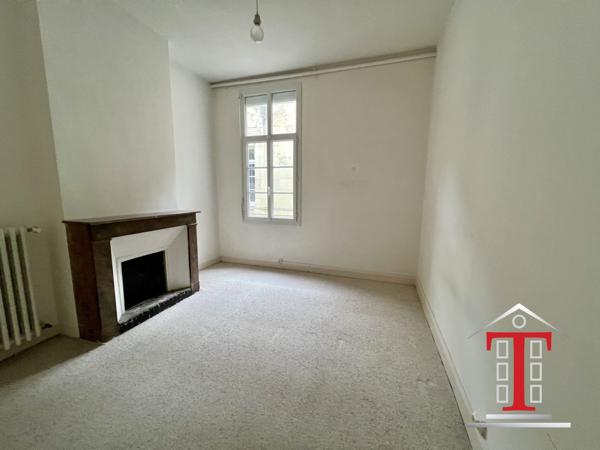 ANGERS HYPERCENTRE - APPARTEMENT T3 HAUSSMANIEN