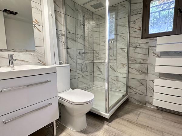 16400 LA COURONNE Immeuble de rapport ou maison familiale 240 m2 - 4 logements à La Couronne