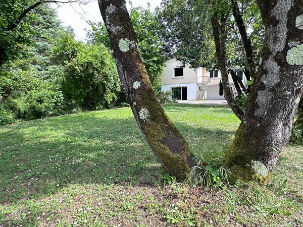 16400 LA COURONNE Immeuble de rapport ou maison familiale 240 m2 - 4 logements à La Couronne