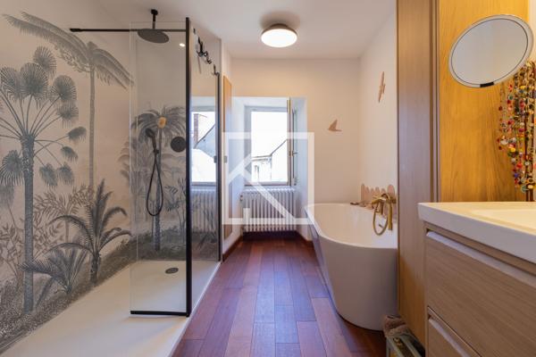 ANCIEN PRIEURÉ DE CARACTÈRE AVEC ANNEXES ET JARDIN