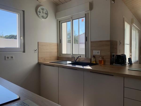 Les Grenettes - Maison de plain pied, piscine et stationnement
