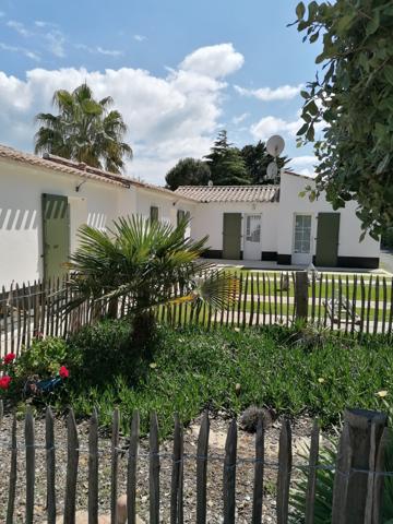 Les Grenettes - Maison de plain pied, piscine et stationnement
