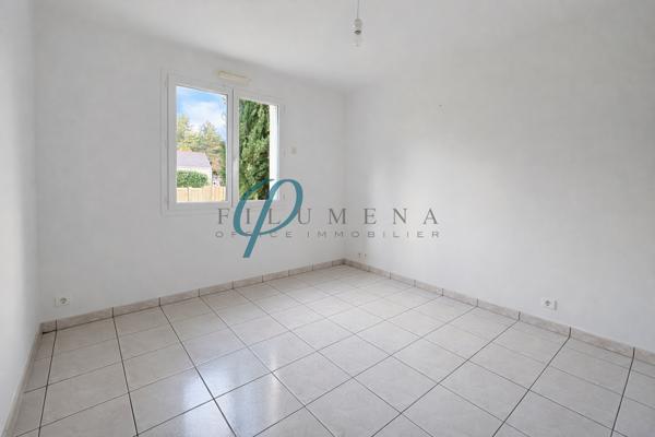Maison de 192 m², chaleureuse avec 5 chambres et superbe jardin arboré sur Nort sur Erdre en classe C.