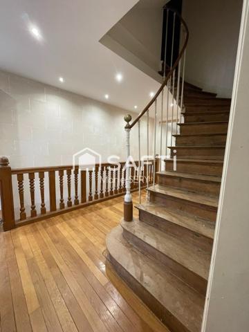 Maison aux pieds des commodités – beaux volumes