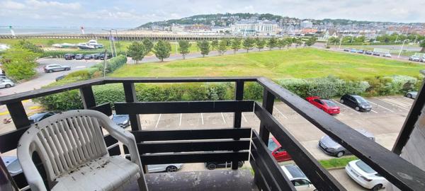 Ravissant studio, balcon et vue dégagée sur la mer