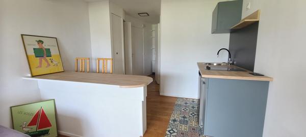 Ravissant studio, balcon et vue dégagée sur la mer