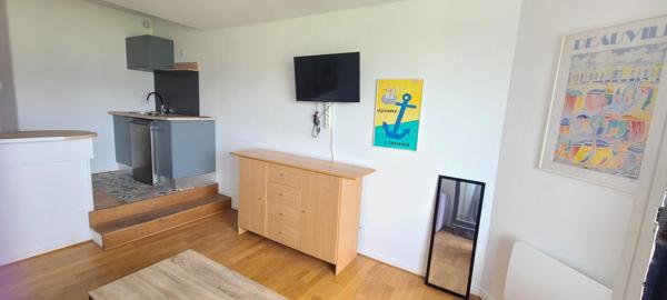 Ravissant studio, balcon et vue dégagée sur la mer