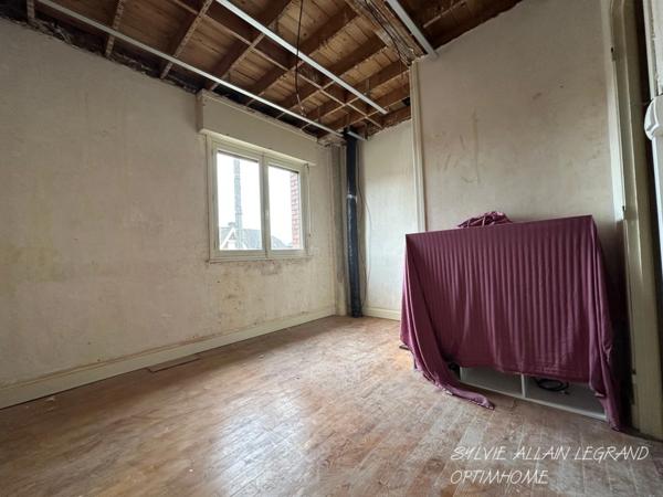 MAISON MITOYENNE  A RENOVER