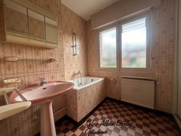 MAISON MITOYENNE  A RENOVER