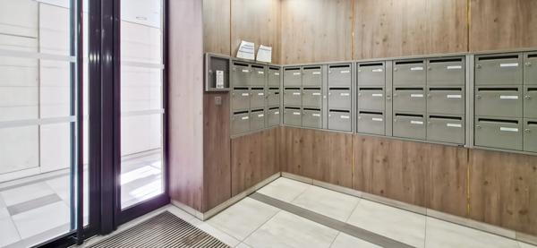 APPARTEMENT RECENT DE 3 PIECES, QUARTIER PLAINE, AVEC BALCON ET PARKING