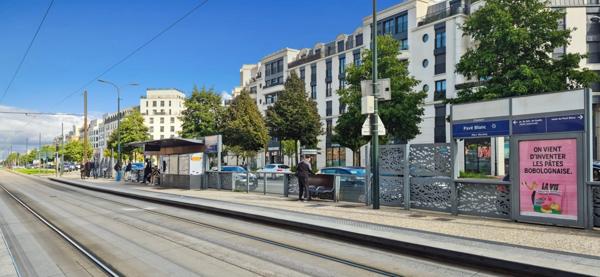 APPARTEMENT RECENT DE 3 PIECES, QUARTIER PLAINE, AVEC BALCON ET PARKING