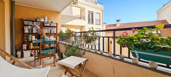 APPARTEMENT RECENT DE 3 PIECES, QUARTIER PLAINE, AVEC BALCON ET PARKING