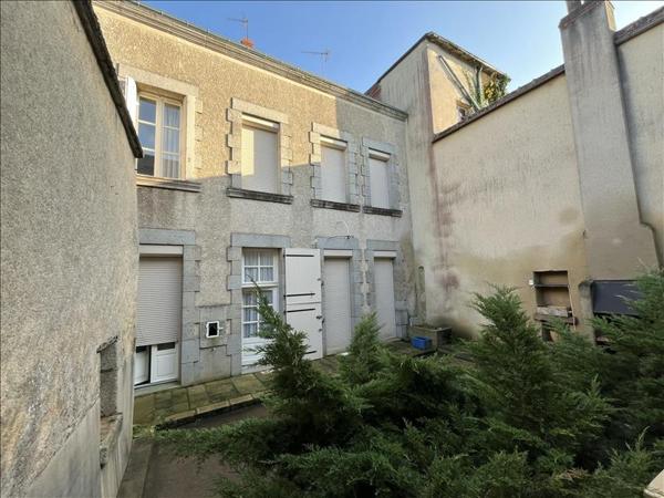 Maison à vendre |  Aigurande |  8 pièces | 262 m²