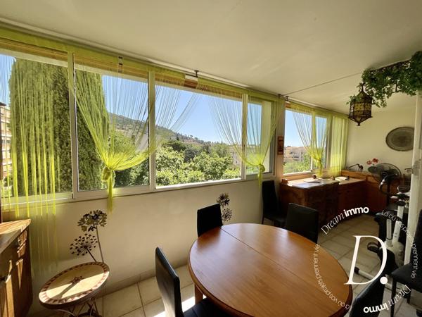 Appartement 4 pièces de 85m2 + cave + stationnement libre