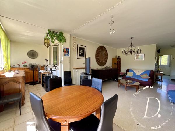 Appartement 4 pièces de 85m2 + cave + stationnement libre