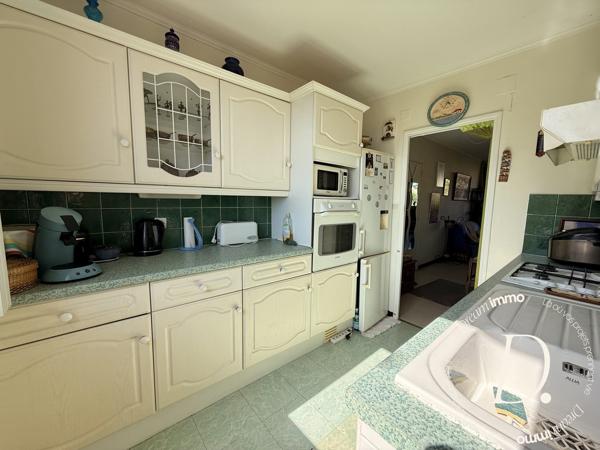 Appartement 4 pièces de 85m2 + cave + stationnement libre