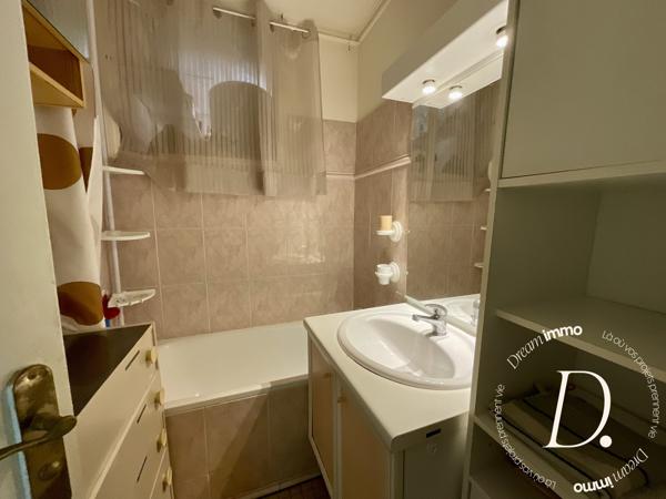 Appartement 4 pièces de 85m2 + cave + stationnement libre