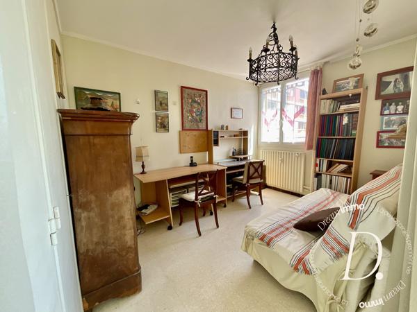 Appartement 4 pièces de 85m2 + cave + stationnement libre