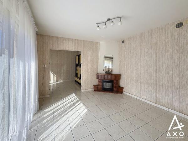 Maison de plain pied avec véranda et garages